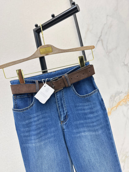 Belt-trimmed flared jeans