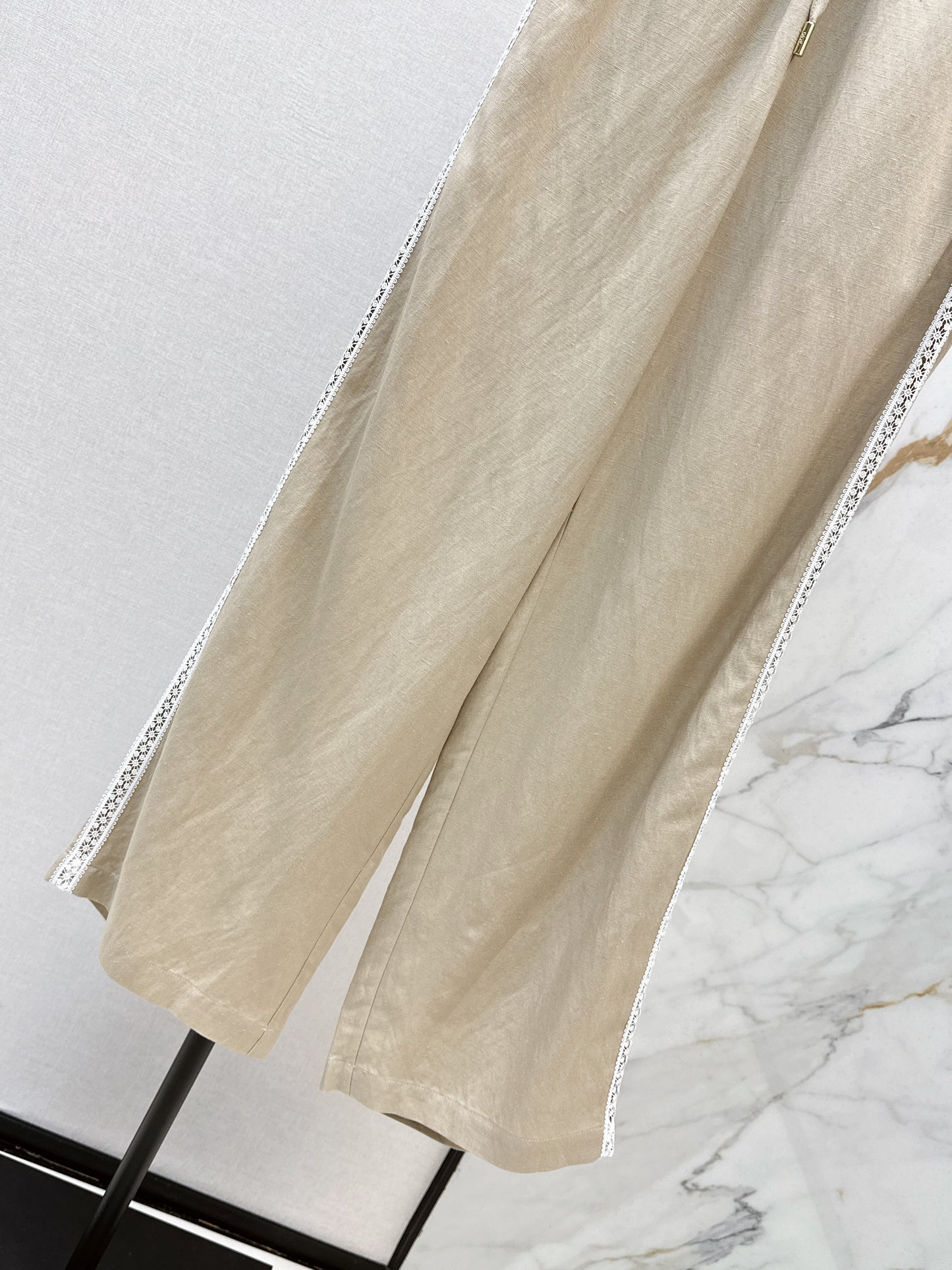 Lace-trimmed straight-leg trousers