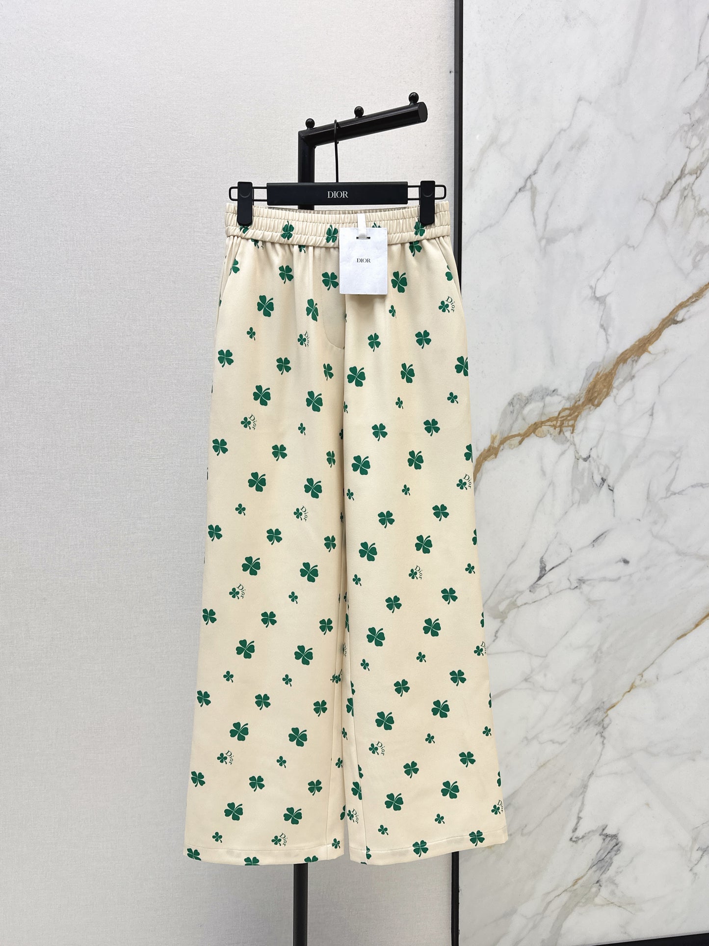Four-leaf clover print straight-leg pants
