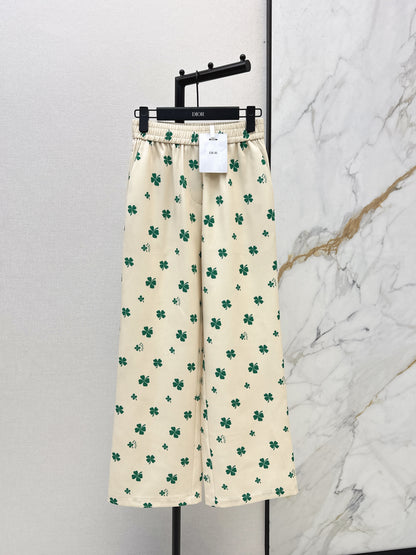 Four-leaf clover print straight-leg pants