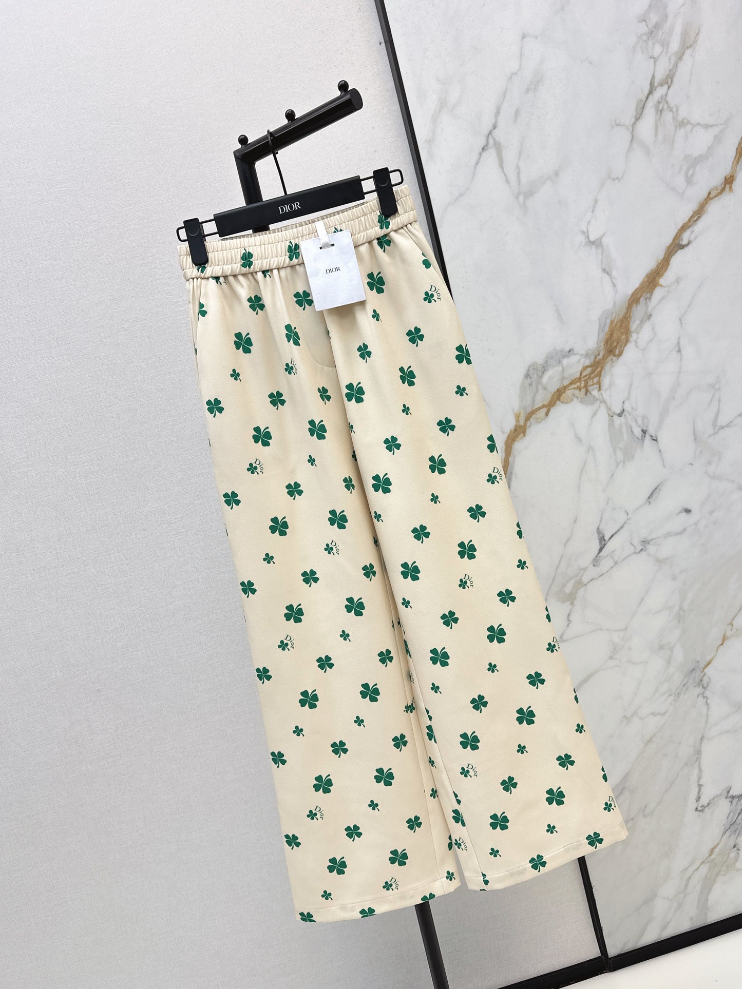 Four-leaf clover print straight-leg pants