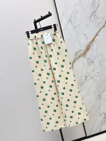 Four-leaf clover print straight-leg pants