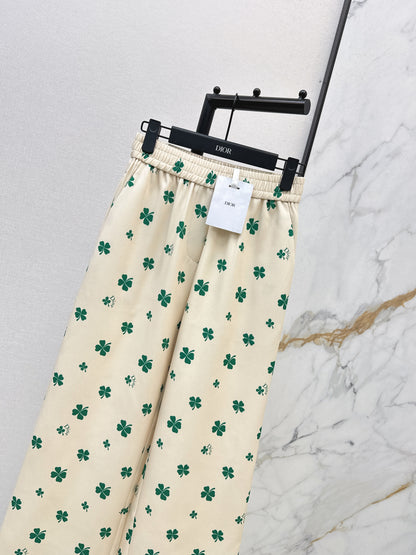 Four-leaf clover print straight-leg pants