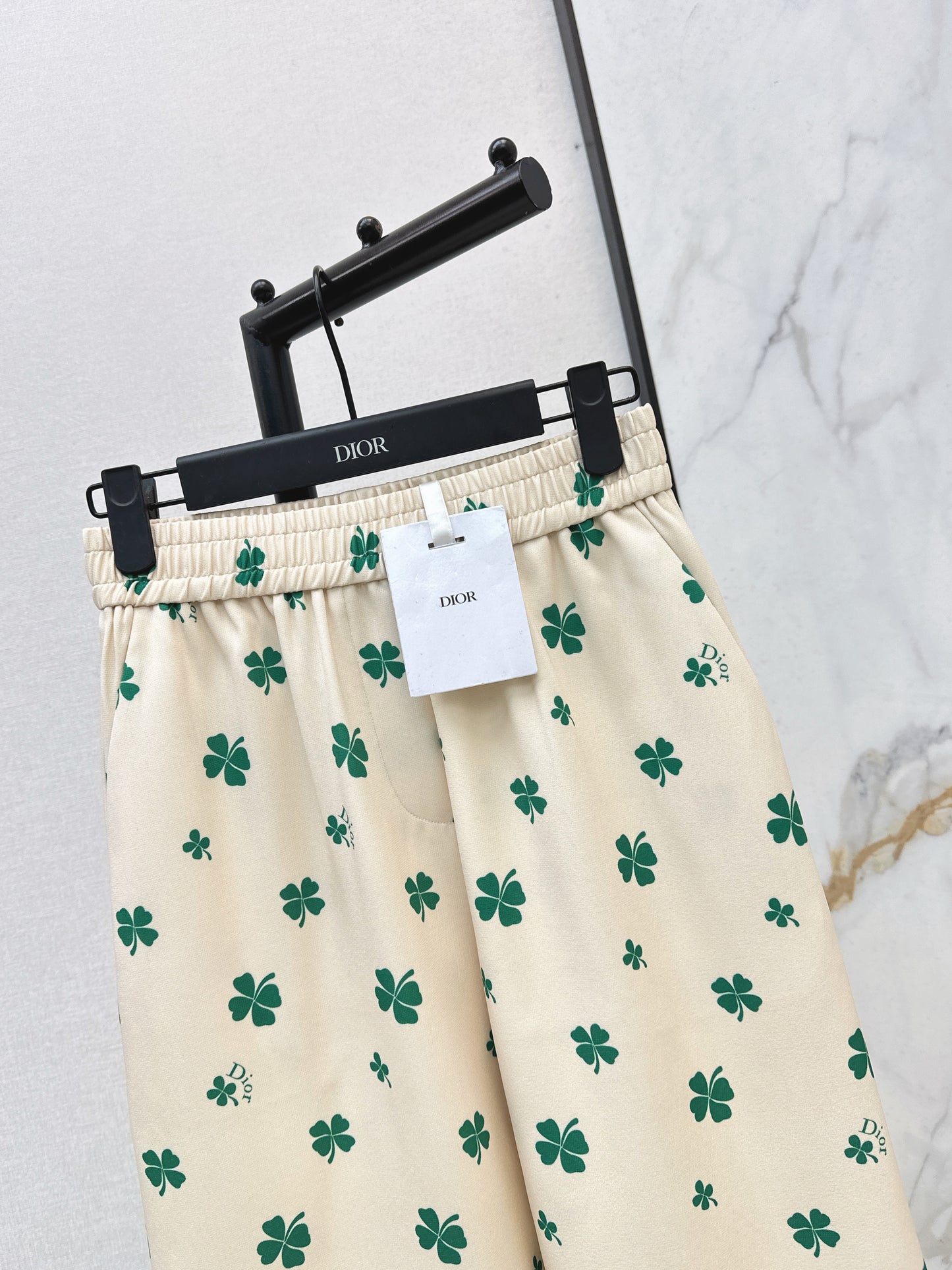 Four-leaf clover print straight-leg pants