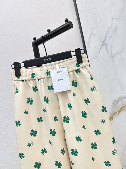 Four-leaf clover print straight-leg pants