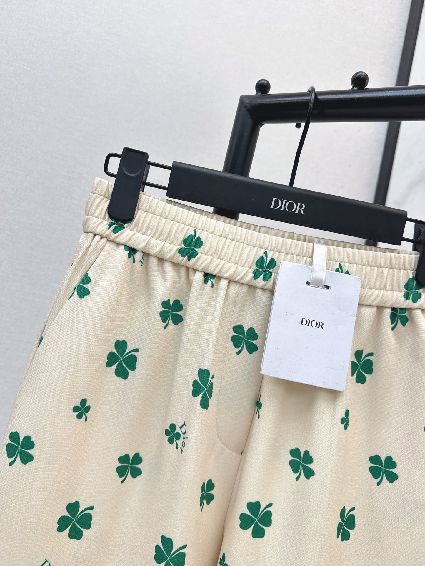 Four-leaf clover print straight-leg pants