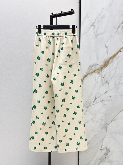 Four-leaf clover print straight-leg pants