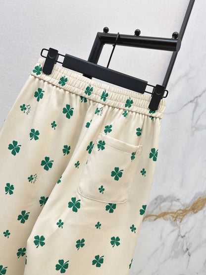 Four-leaf clover print straight-leg pants