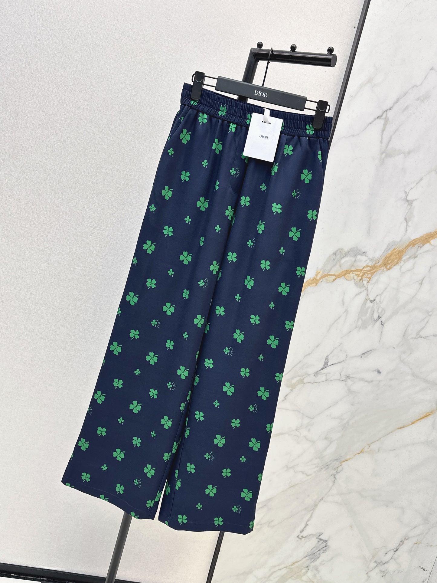 Four-leaf clover print straight-leg pants