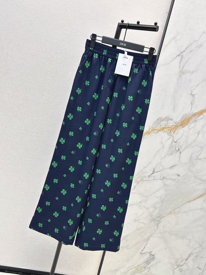 Four-leaf clover print straight-leg pants