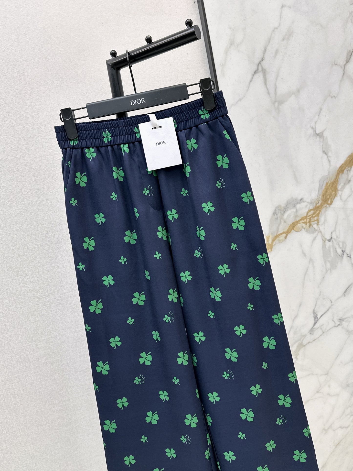 Four-leaf clover print straight-leg pants