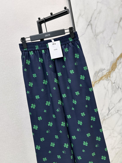 Four-leaf clover print straight-leg pants
