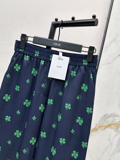 Four-leaf clover print straight-leg pants