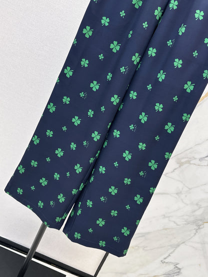Four-leaf clover print straight-leg pants