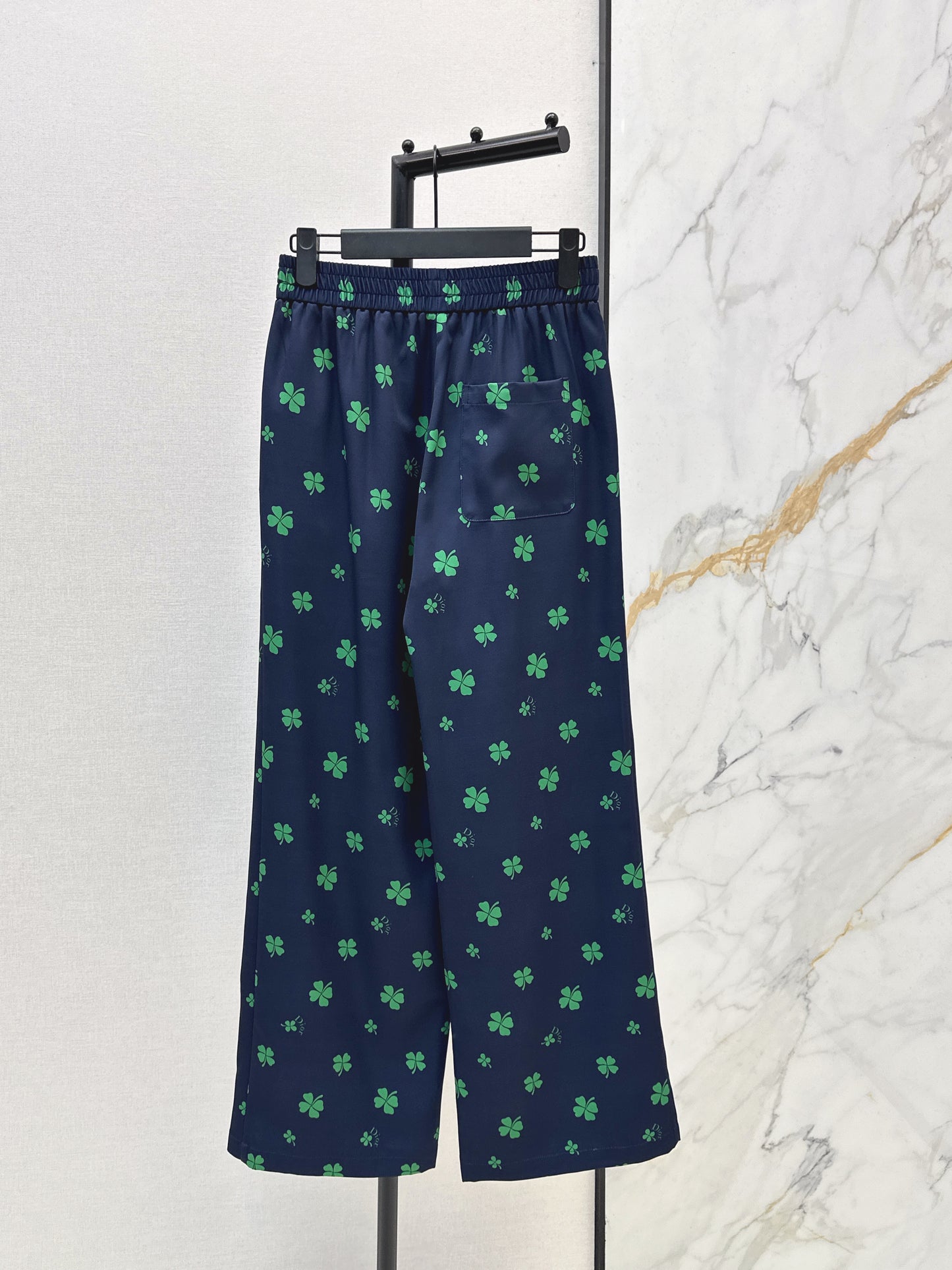 Four-leaf clover print straight-leg pants