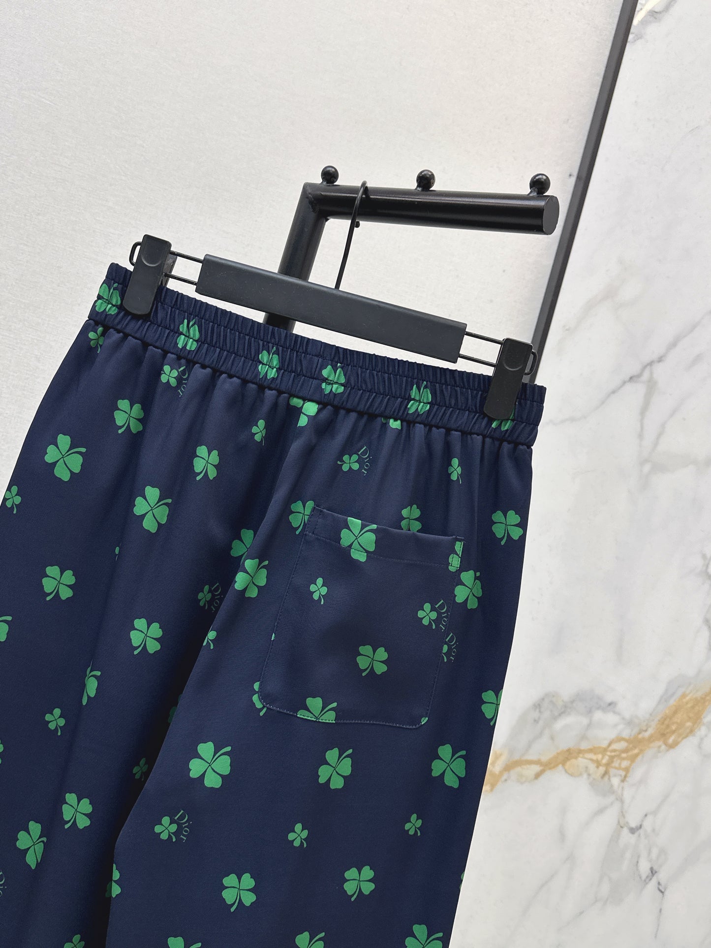 Four-leaf clover print straight-leg pants