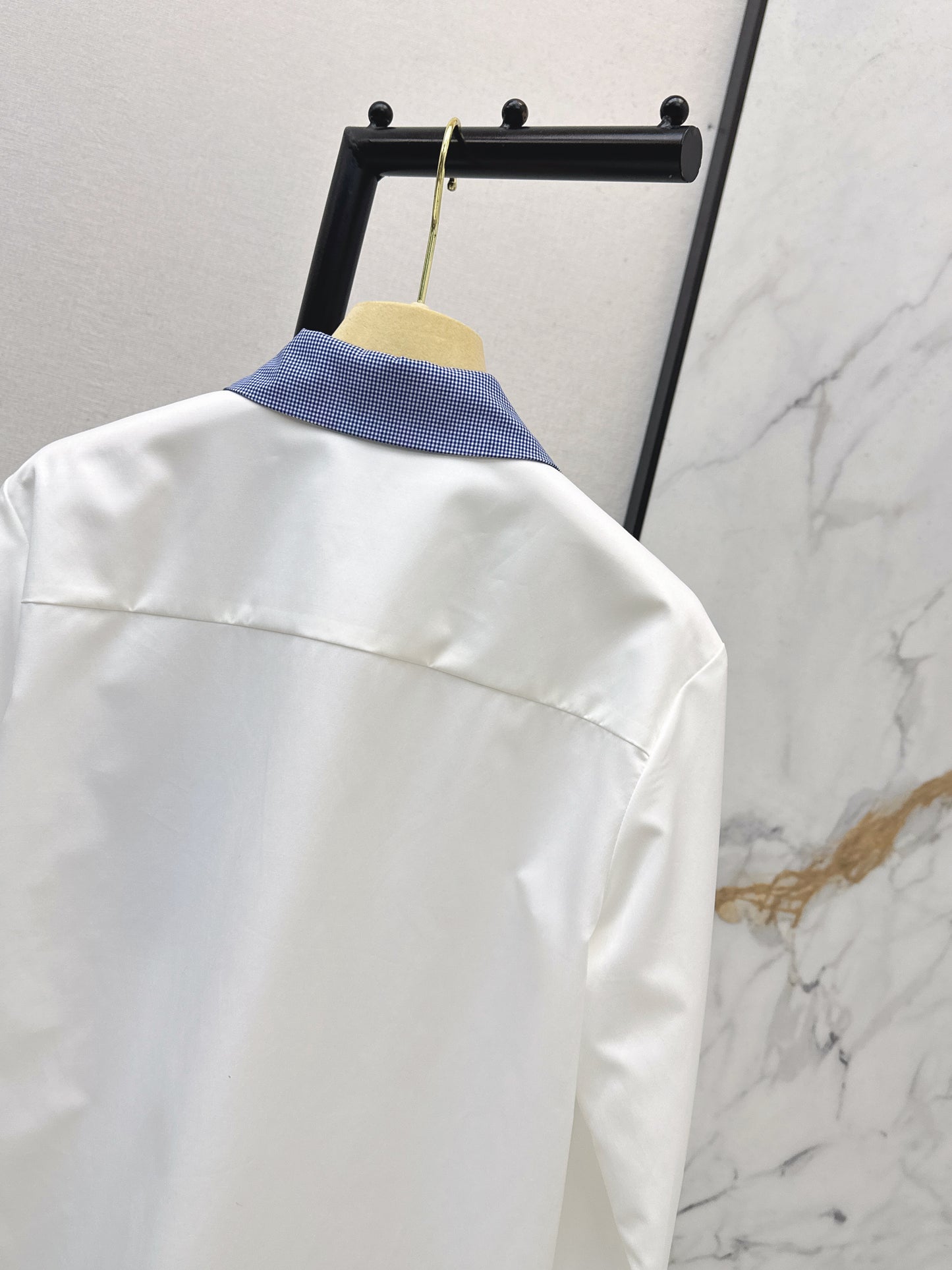 Color-blocked decorative shirt