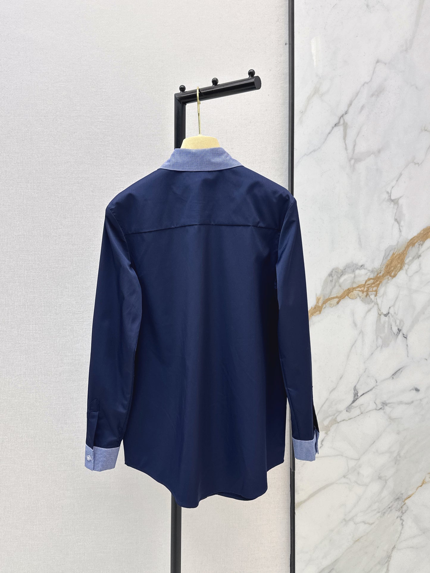 Color-blocked decorative shirt