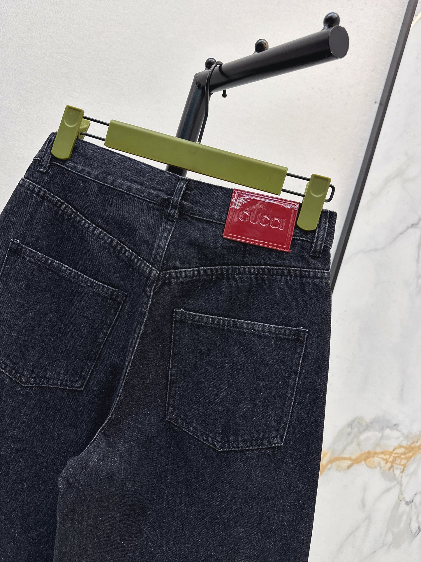 Wide-leg jeans with a slight curve