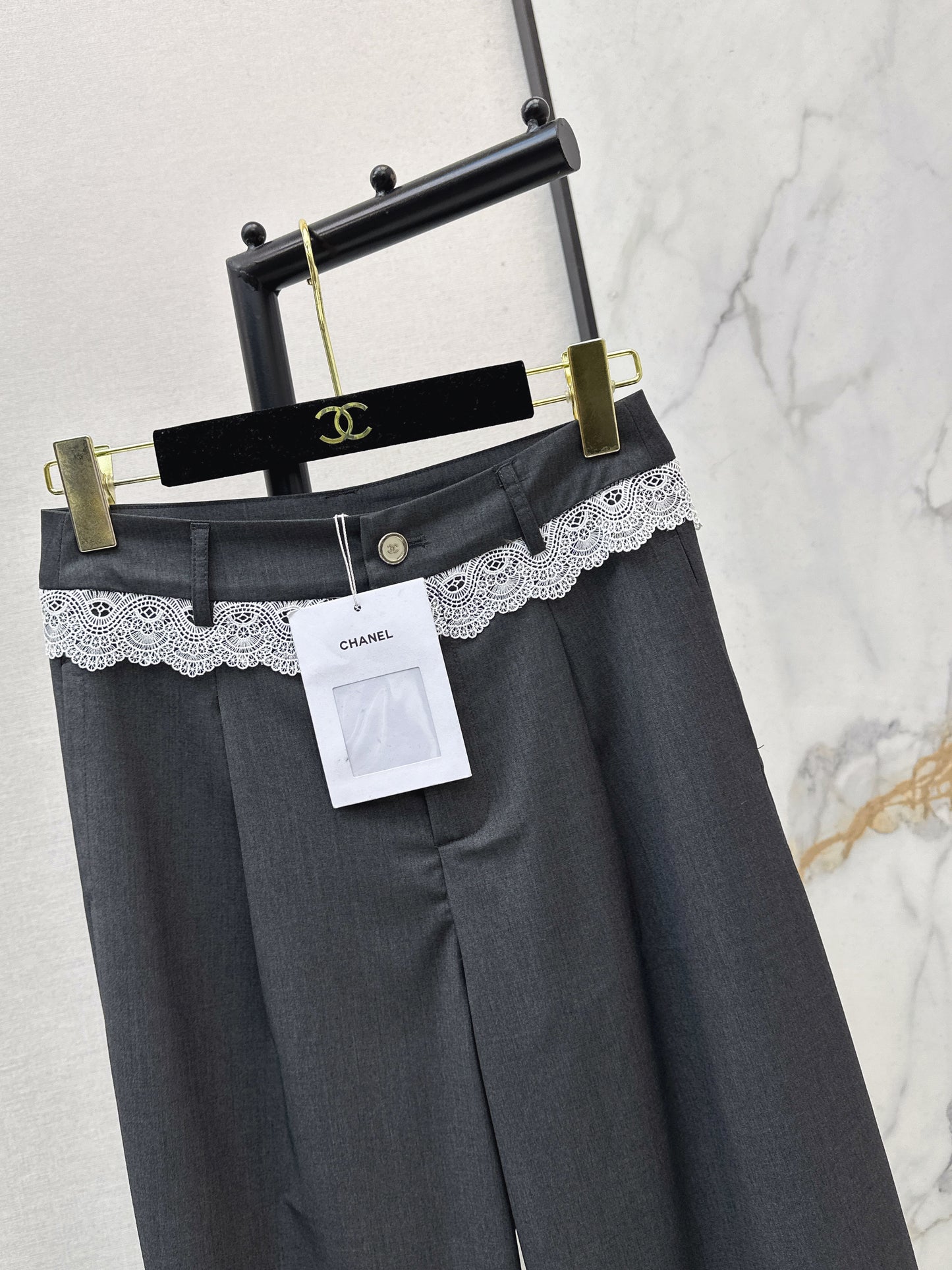 26ss Straight-leg trousers with lace trim