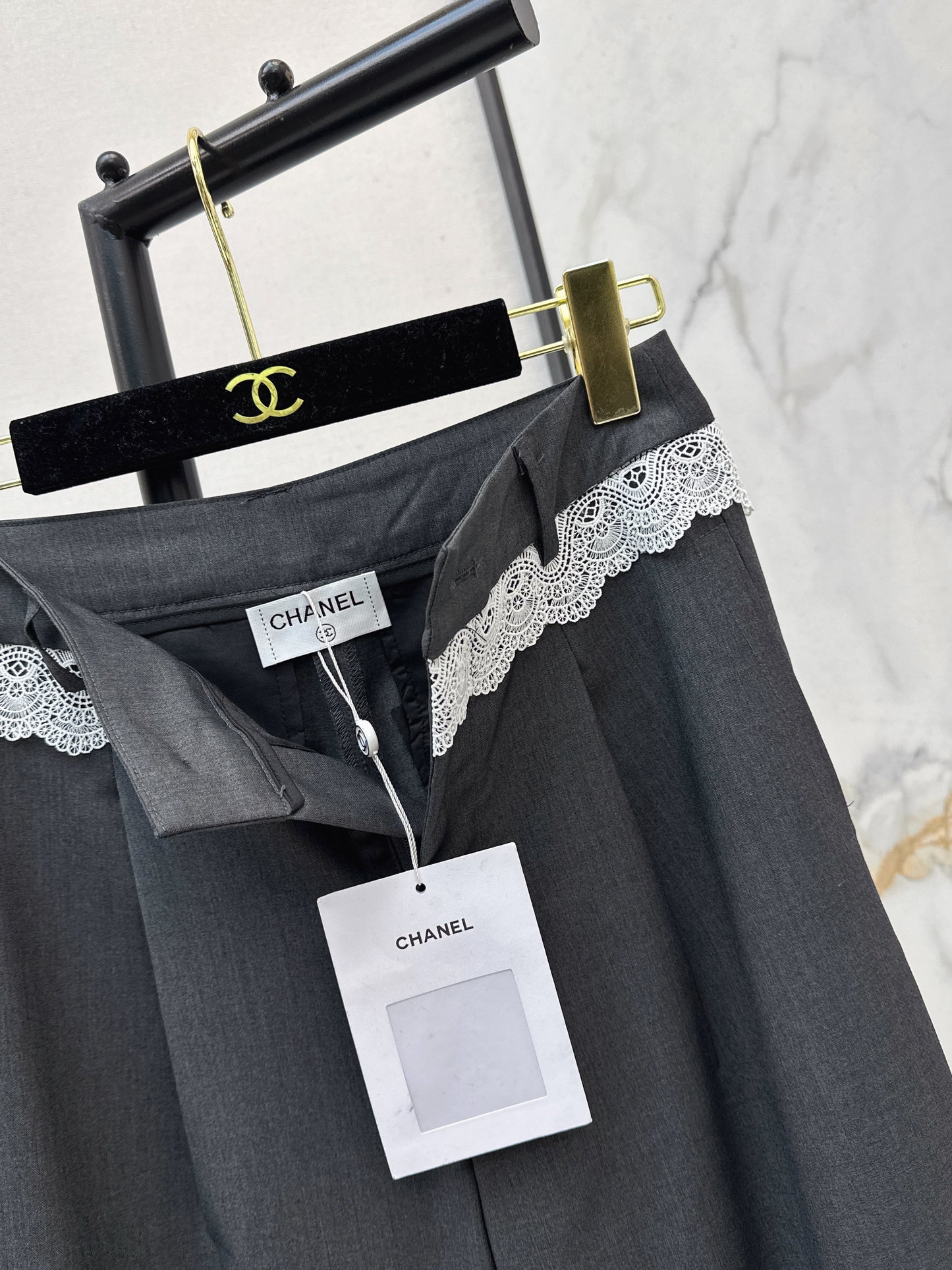 26ss Straight-leg trousers with lace trim