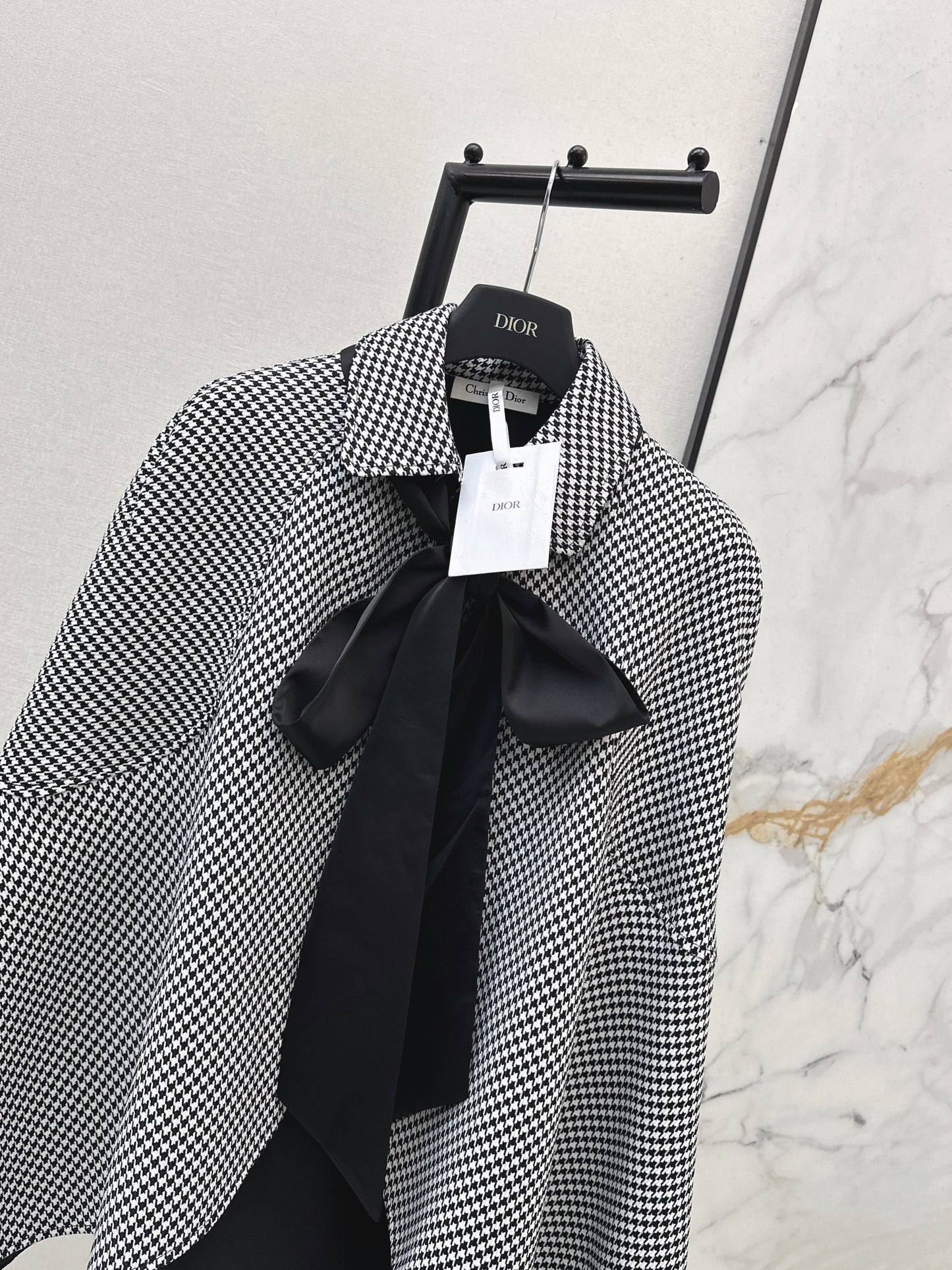 26ss Bow-tie cape
