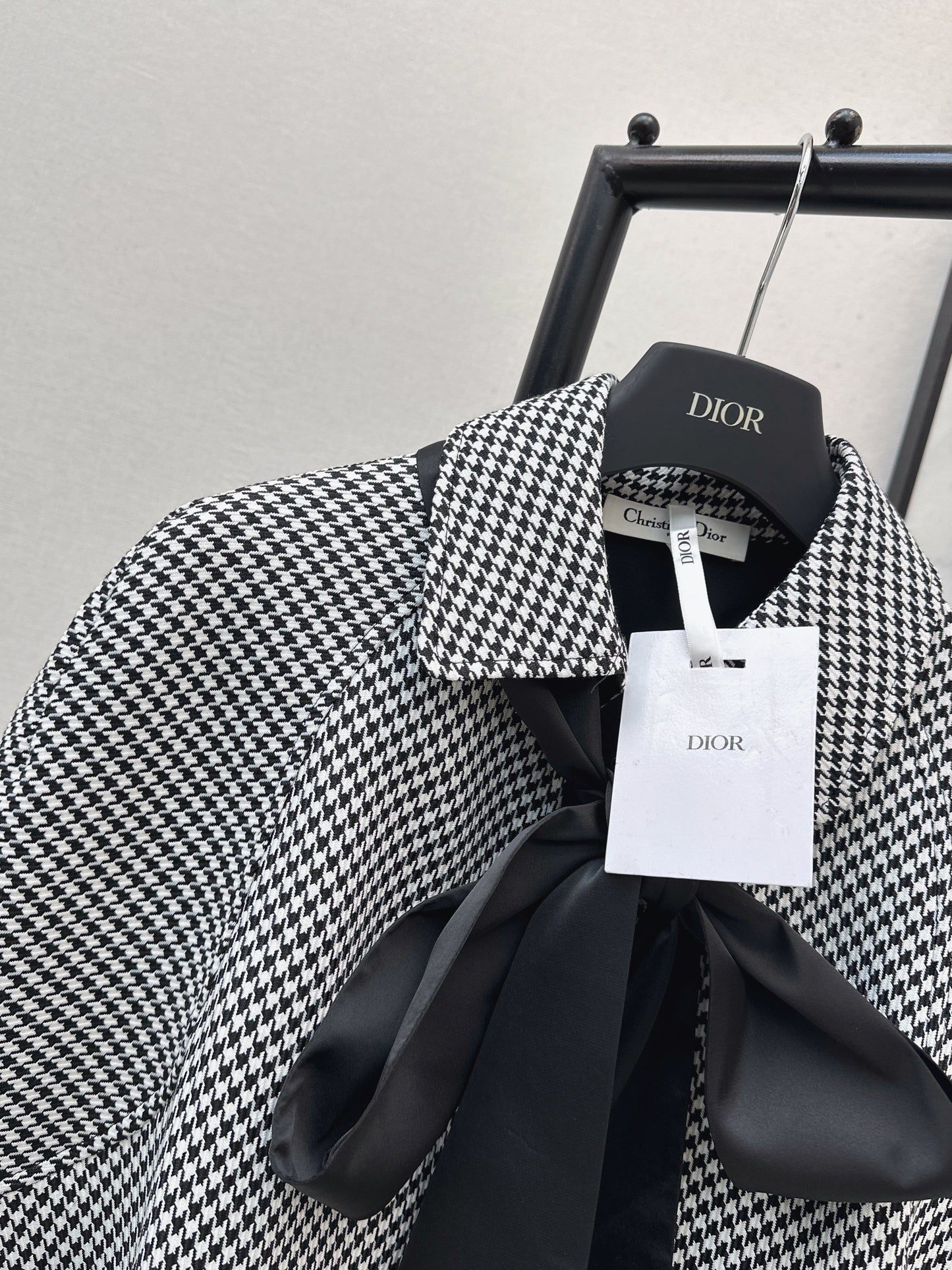 26ss Bow-tie cape