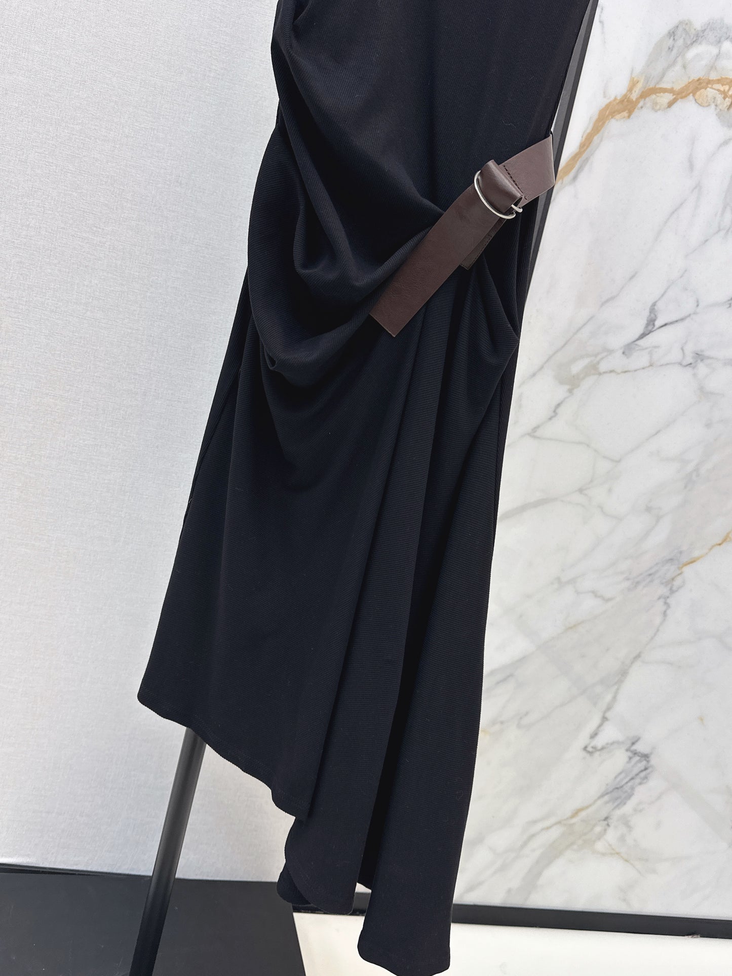 26ss Pleated Dress with Belt Decoration