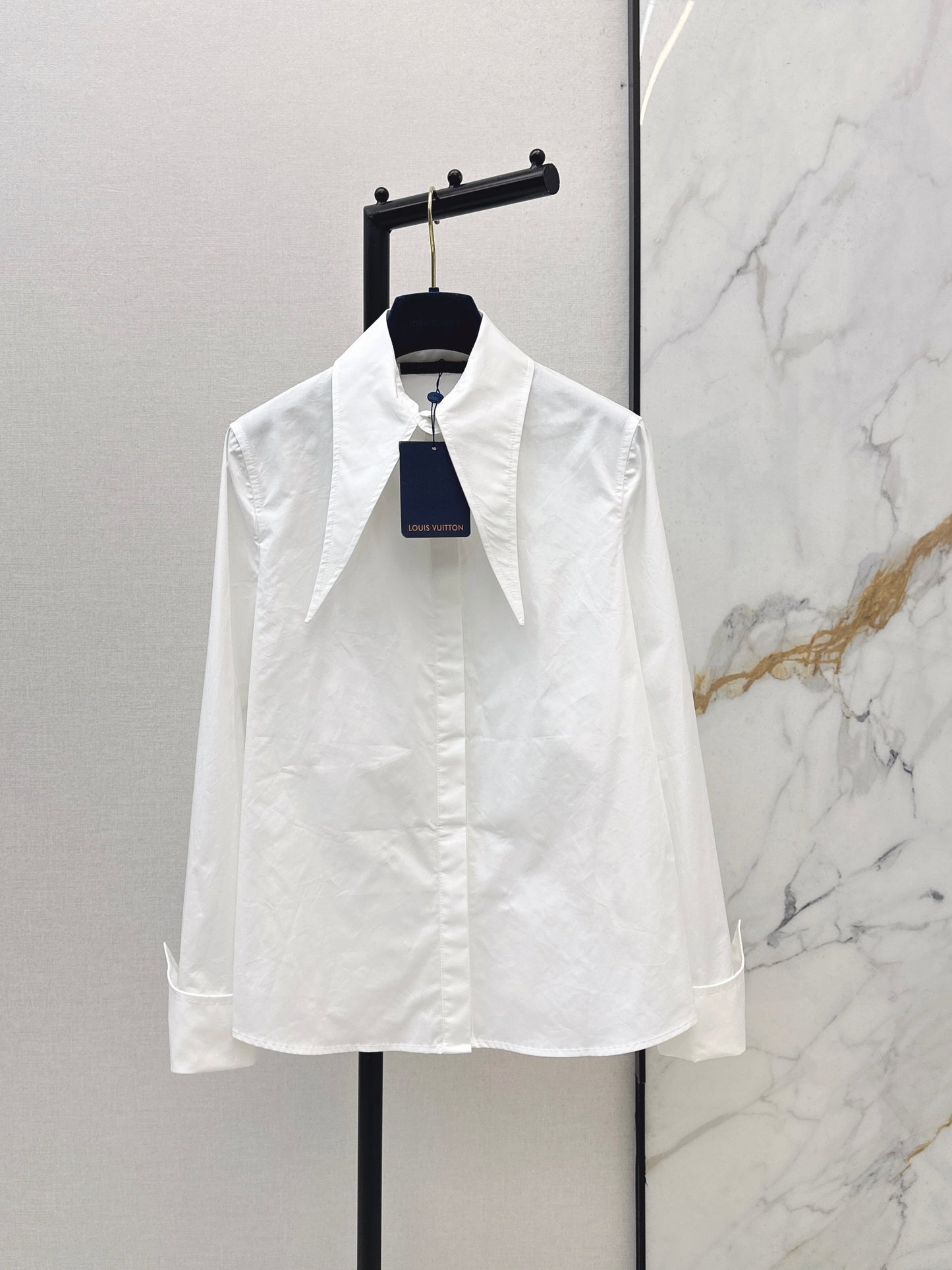 26ss Long pointed collar shirt