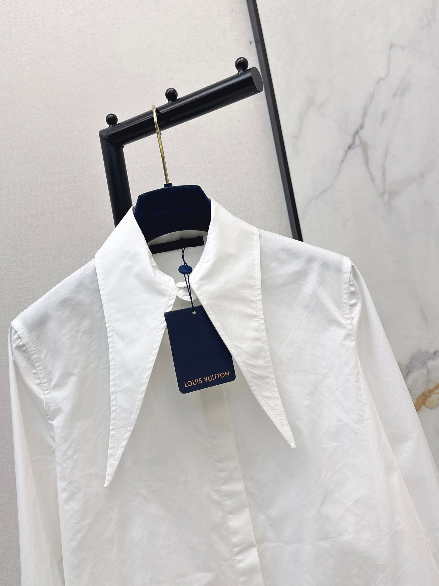 26ss Long pointed collar shirt