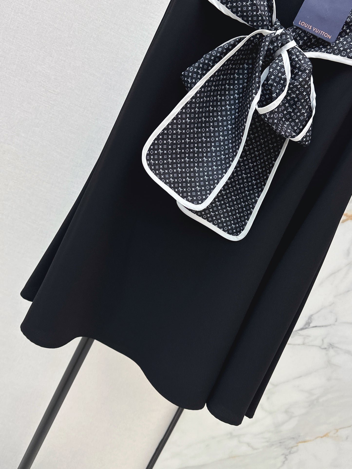 26ss Tie-up bow midi skirt