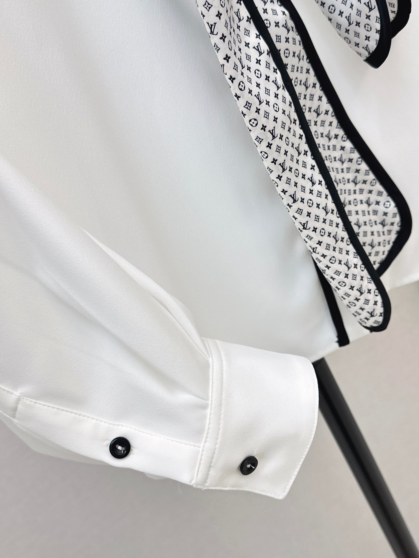 26ss Ribbon-trimmed shirt