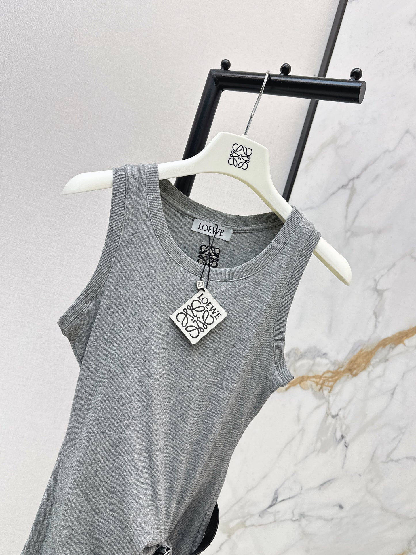 26ss Belt-embellished vest