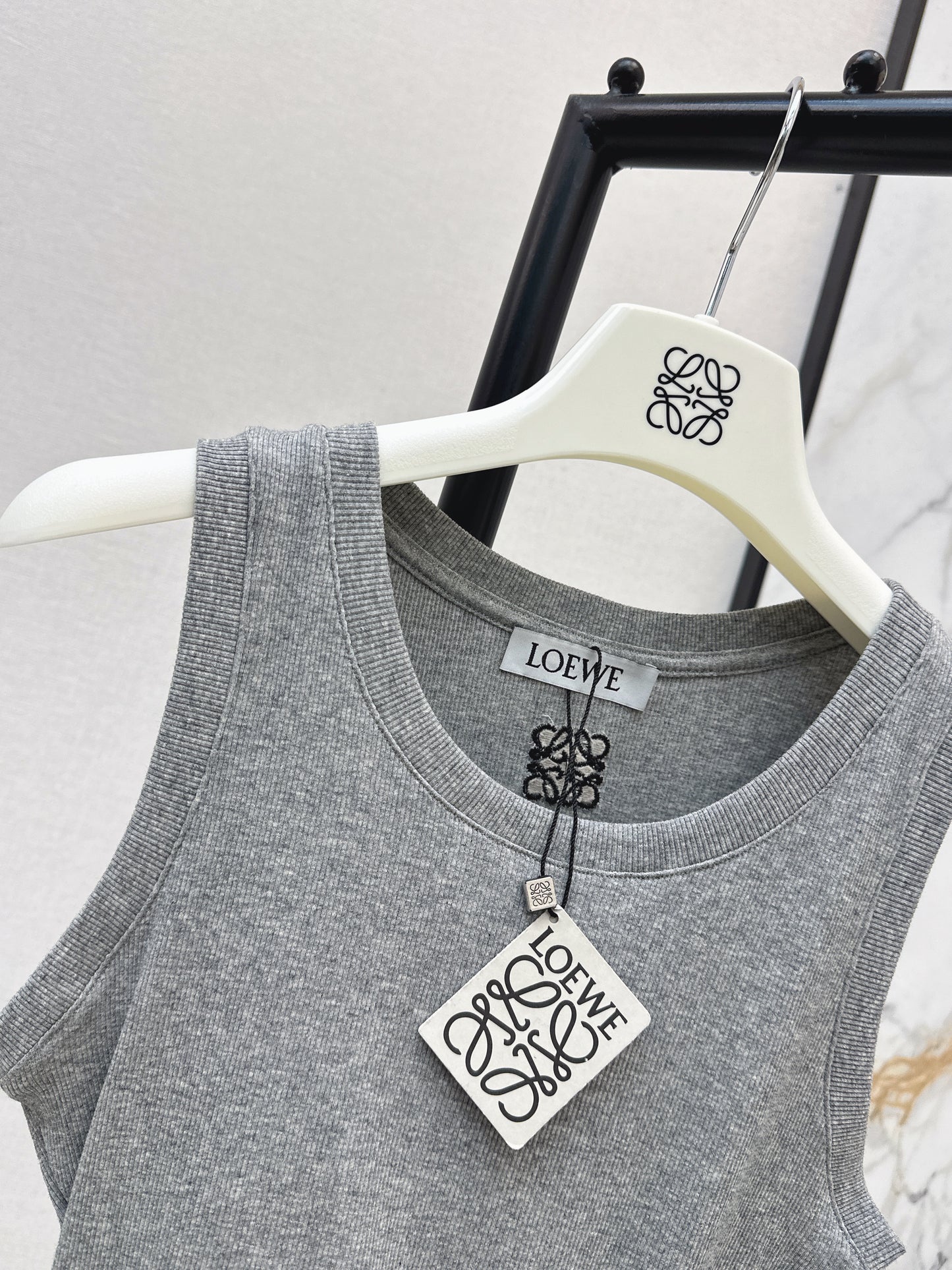 26ss Belt-embellished vest