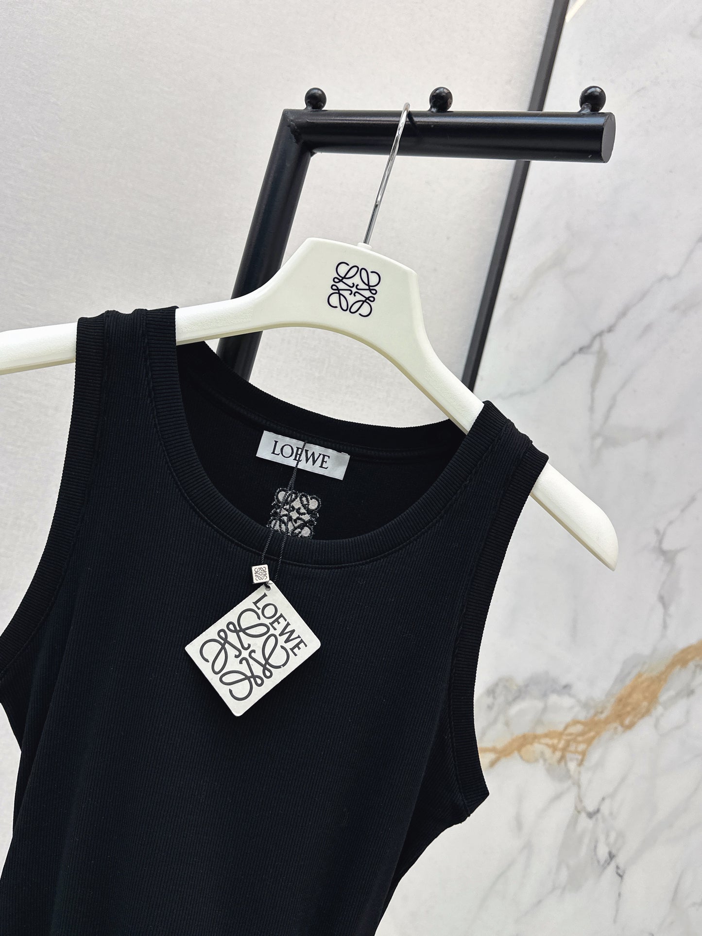 26ss Belt-embellished vest