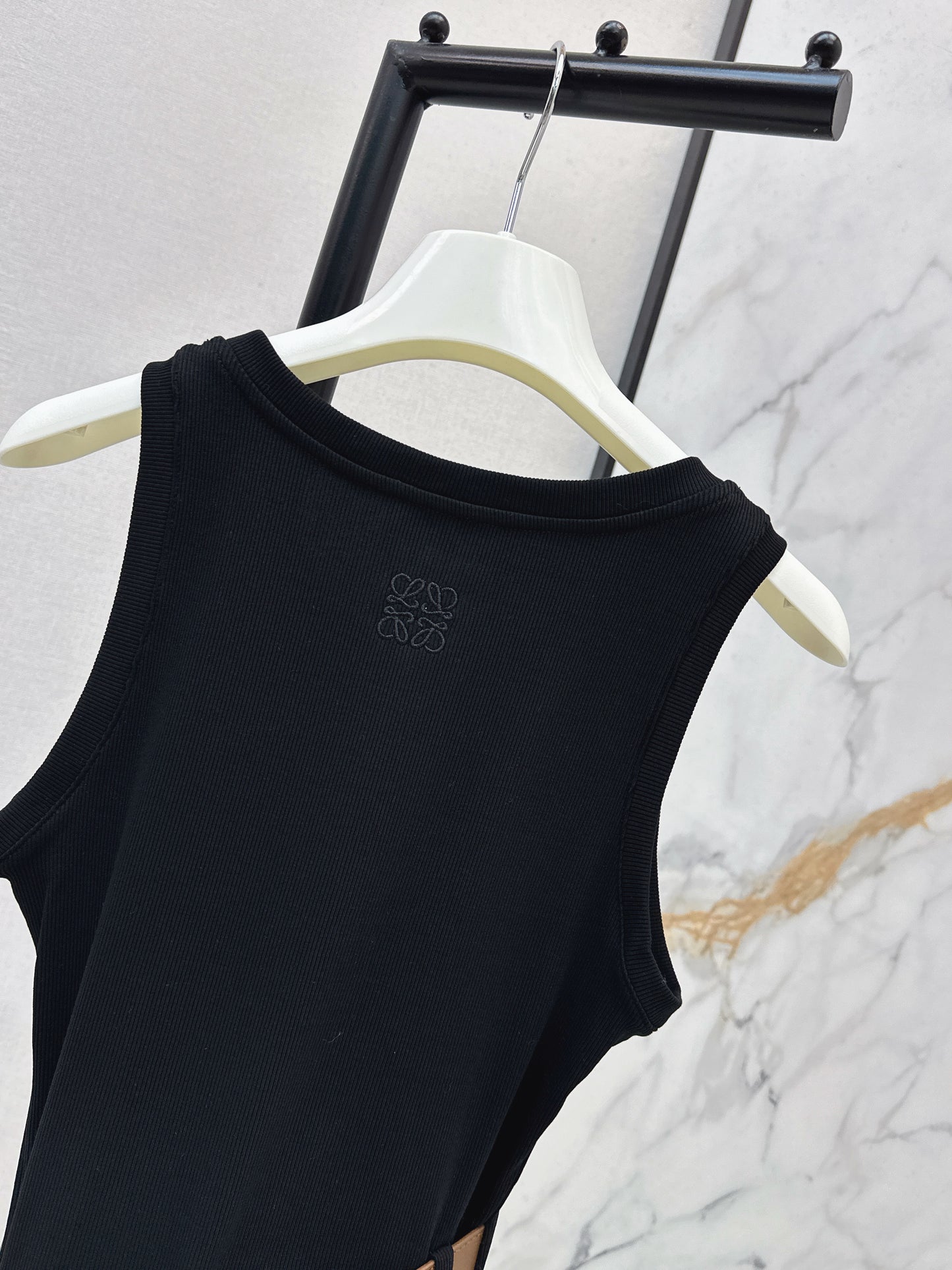 26ss Belt-embellished vest