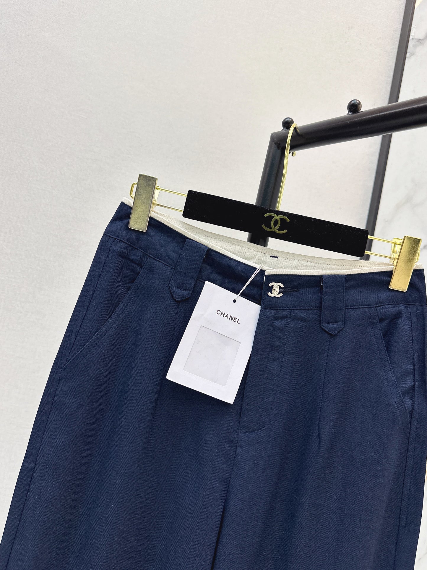 26ss High-leg trousers with metal buckle
