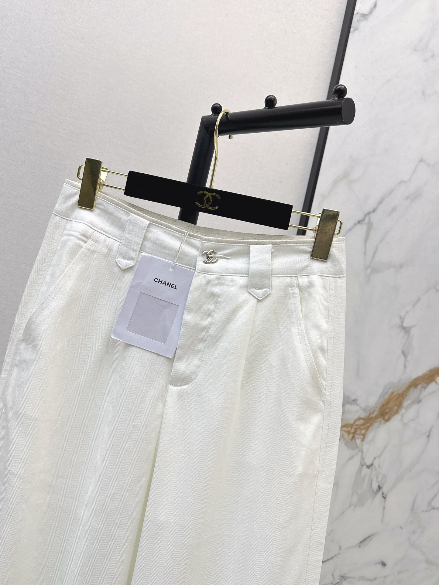 26ss High-leg trousers with metal buckle