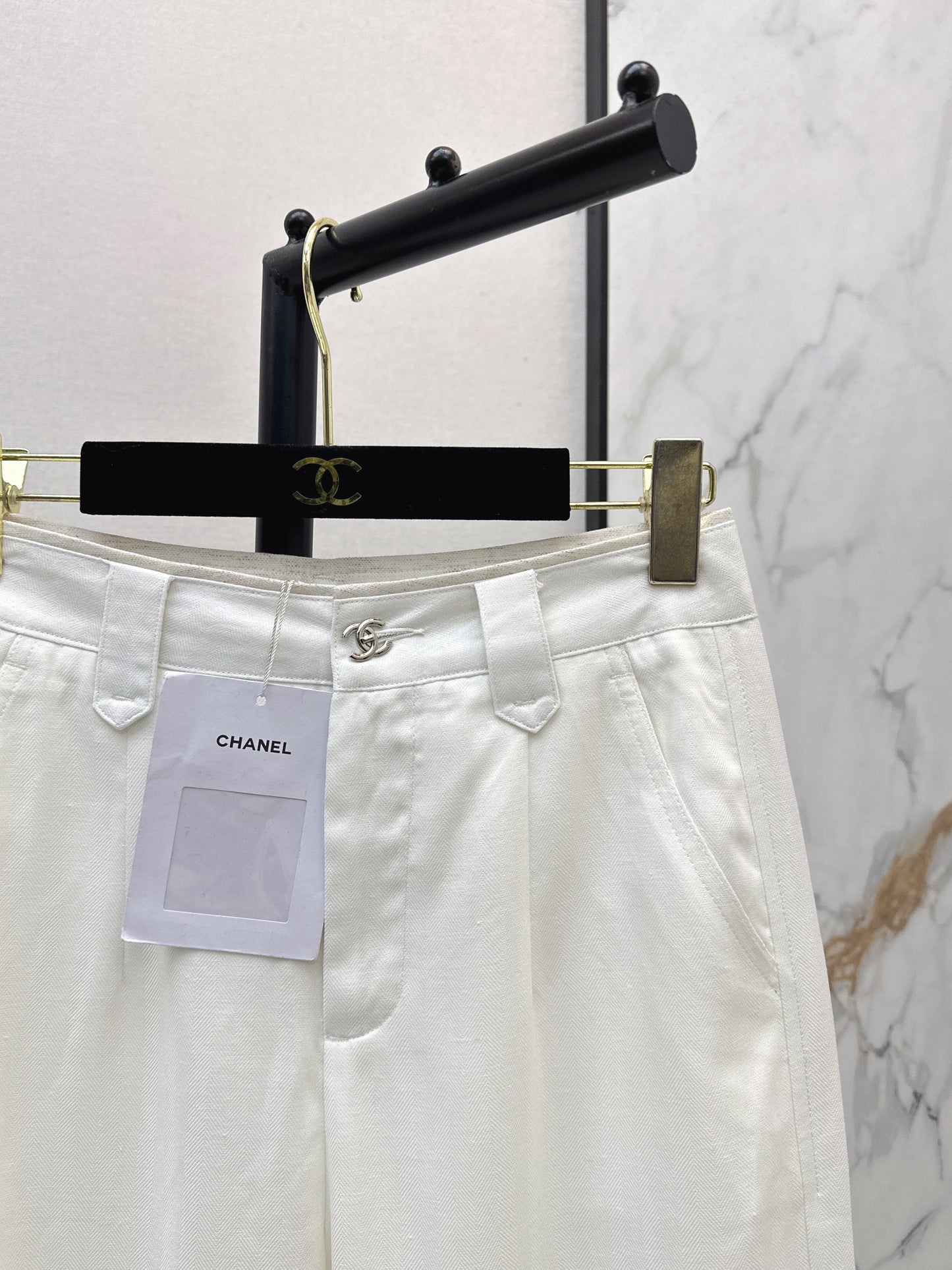 26ss High-leg trousers with metal buckle
