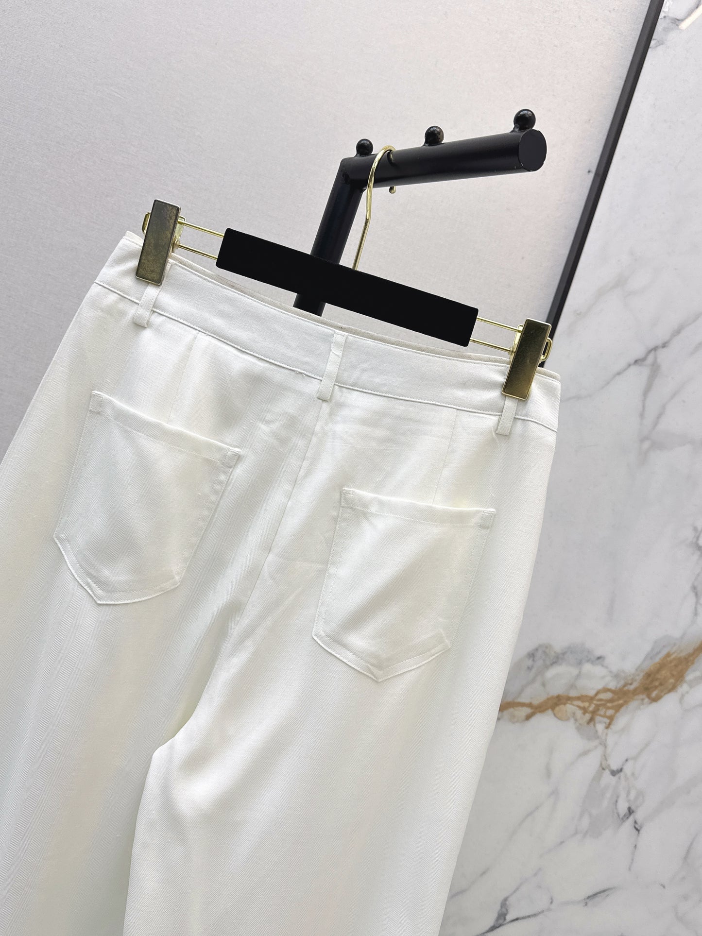 26ss High-leg trousers with metal buckle