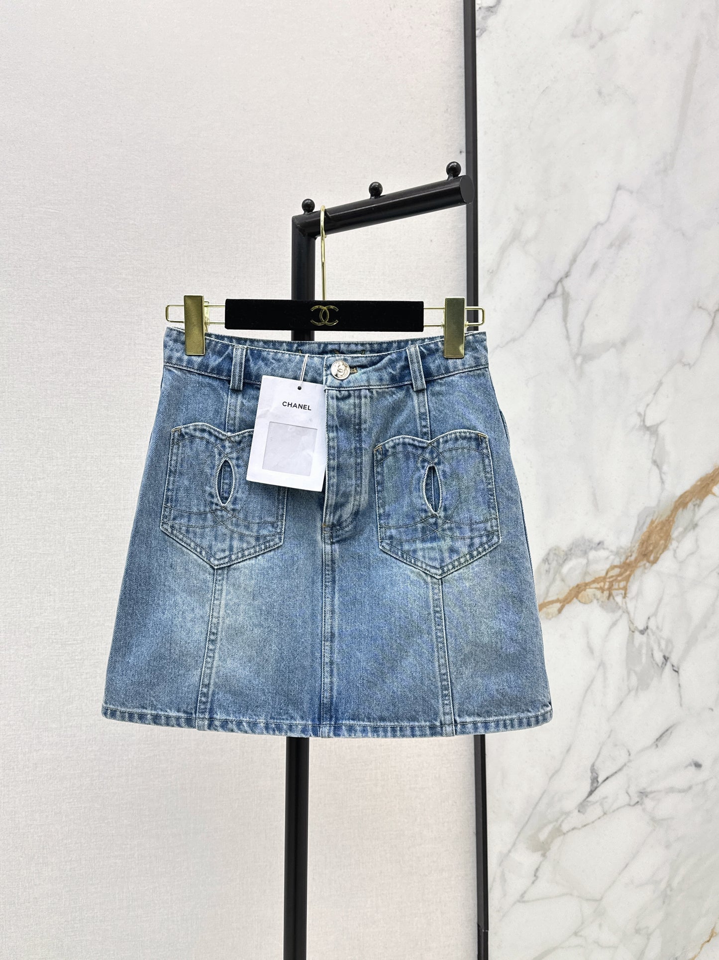 26ss Pocket-decorated midi skirt