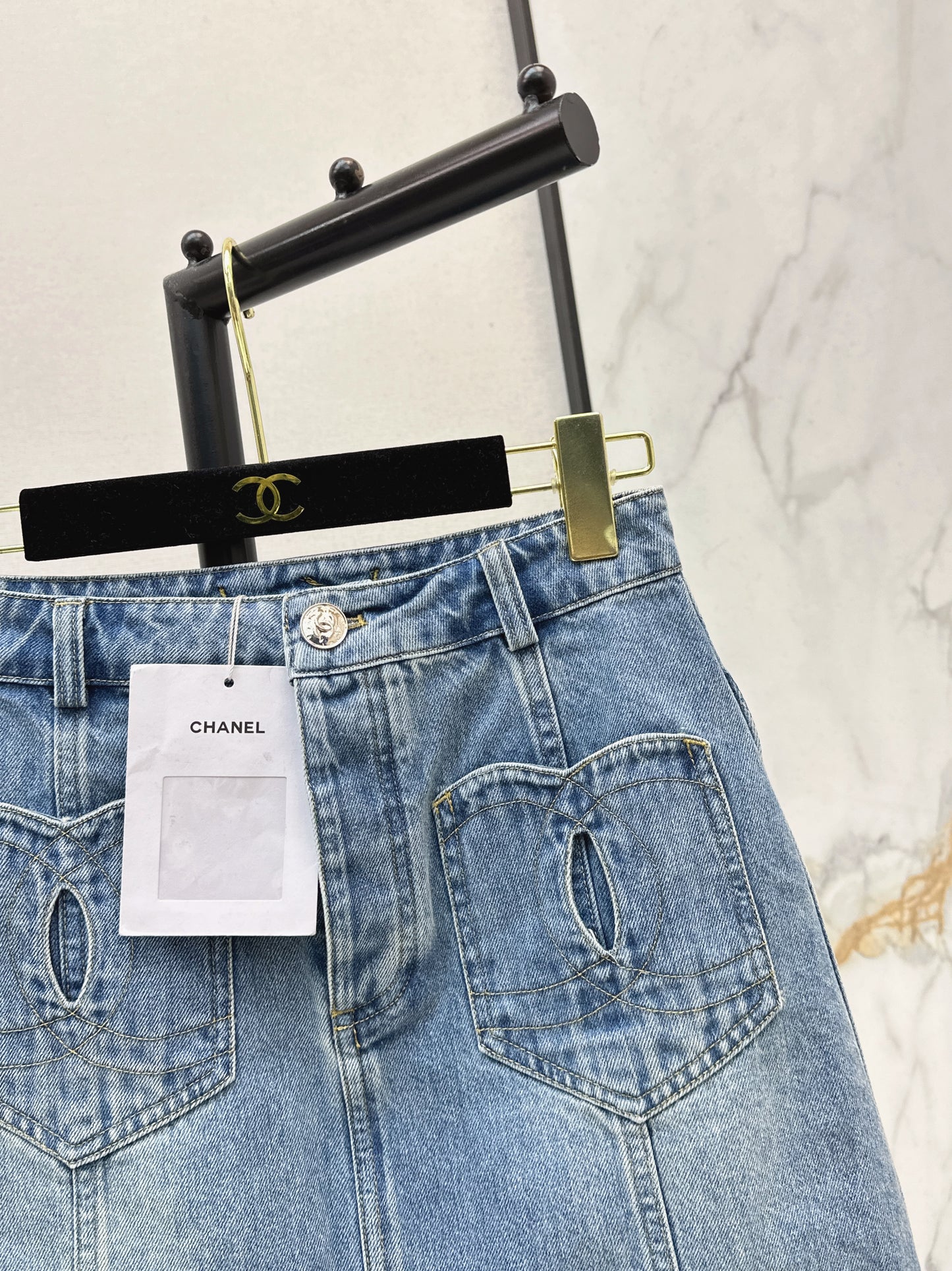 26ss Pocket-decorated midi skirt