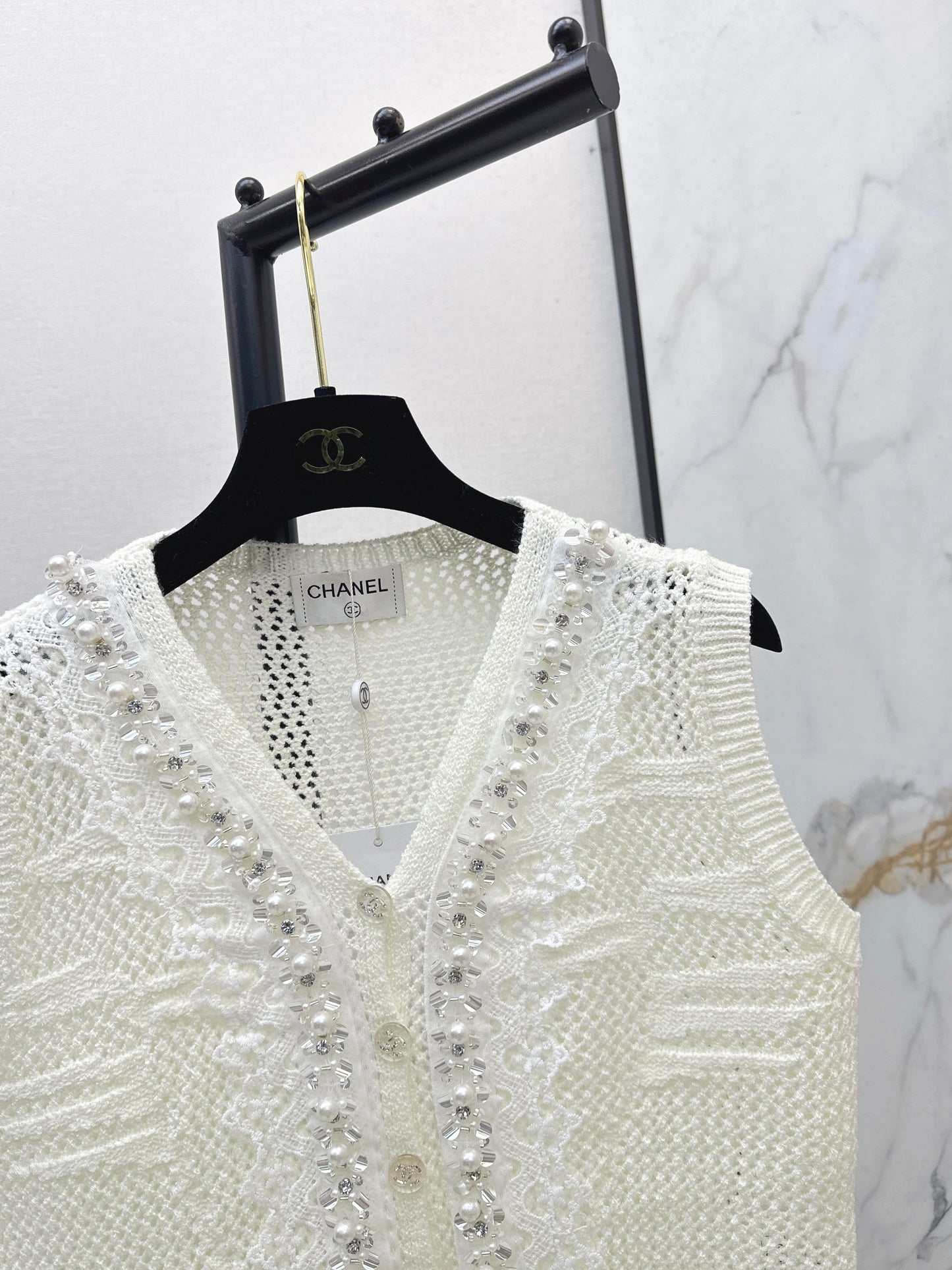 26ss Rhinestone-studded V-neck knit vest