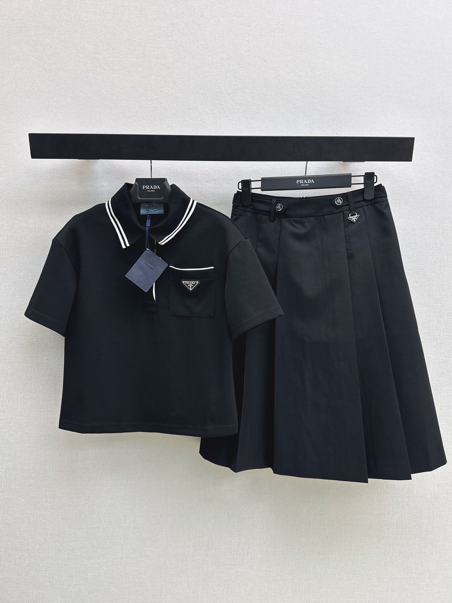 26ss Youthful polo shirt + pleated skirt