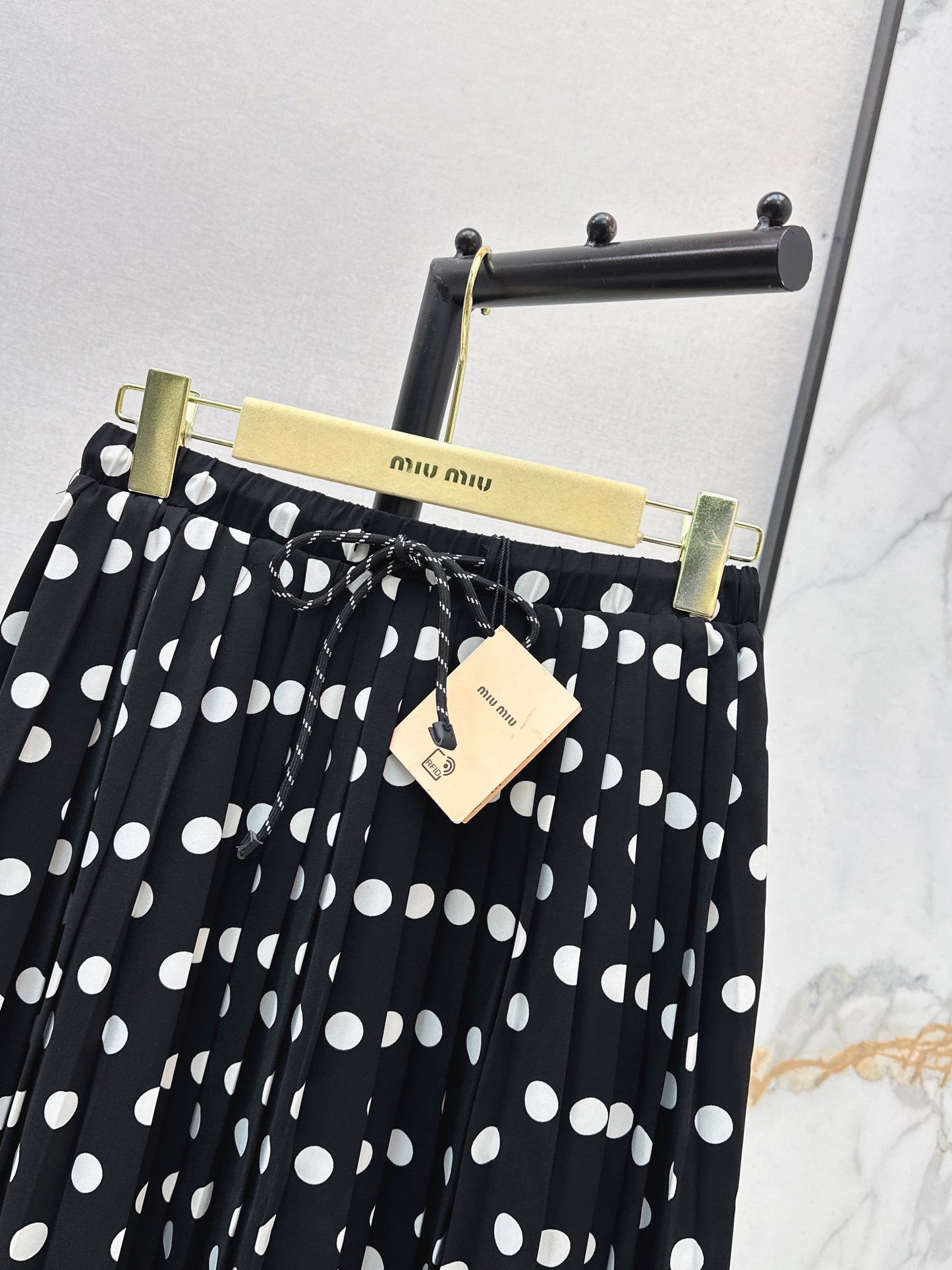 26ss Polka dot pleated midi skirt