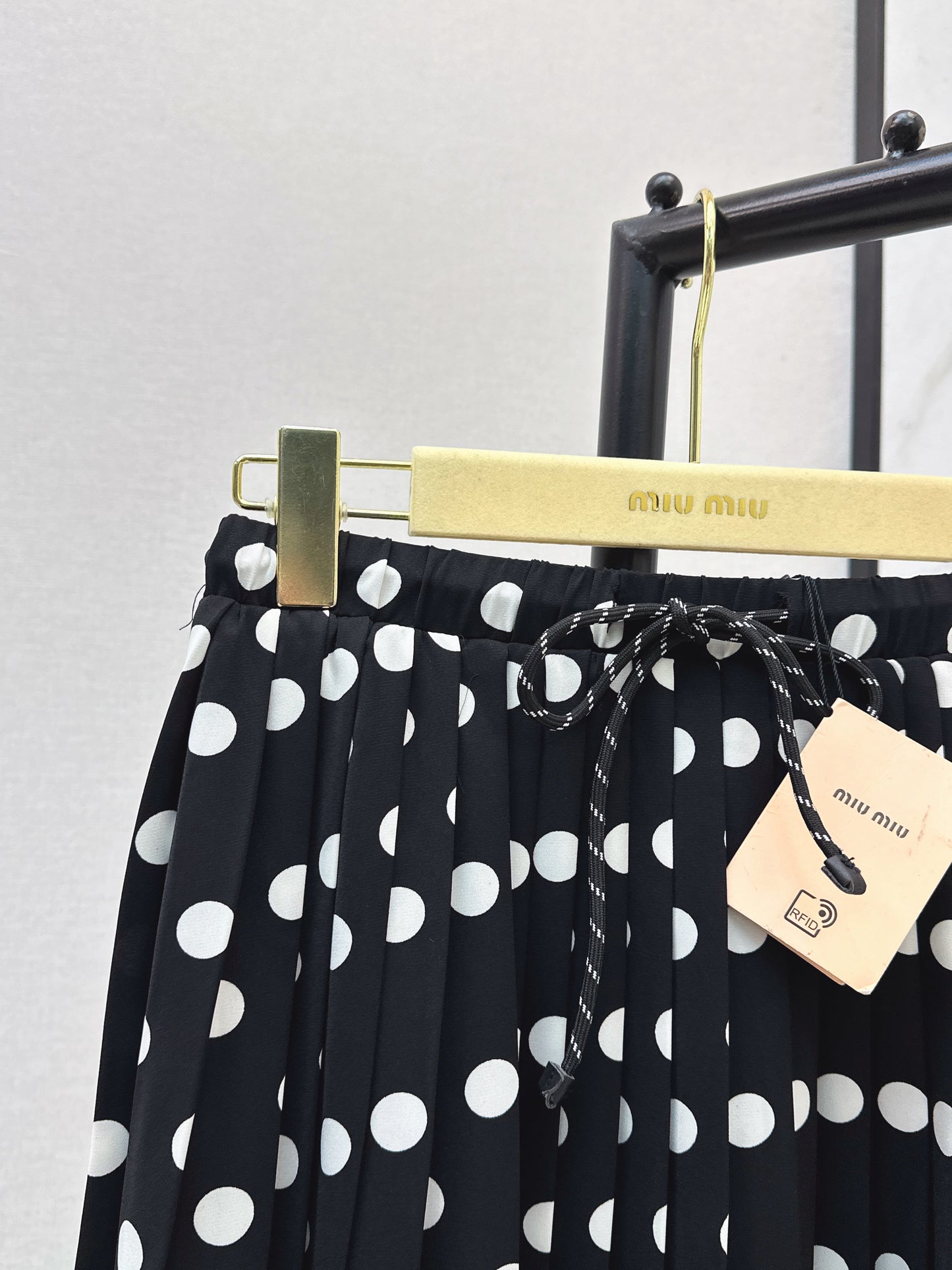 26ss Polka dot pleated midi skirt