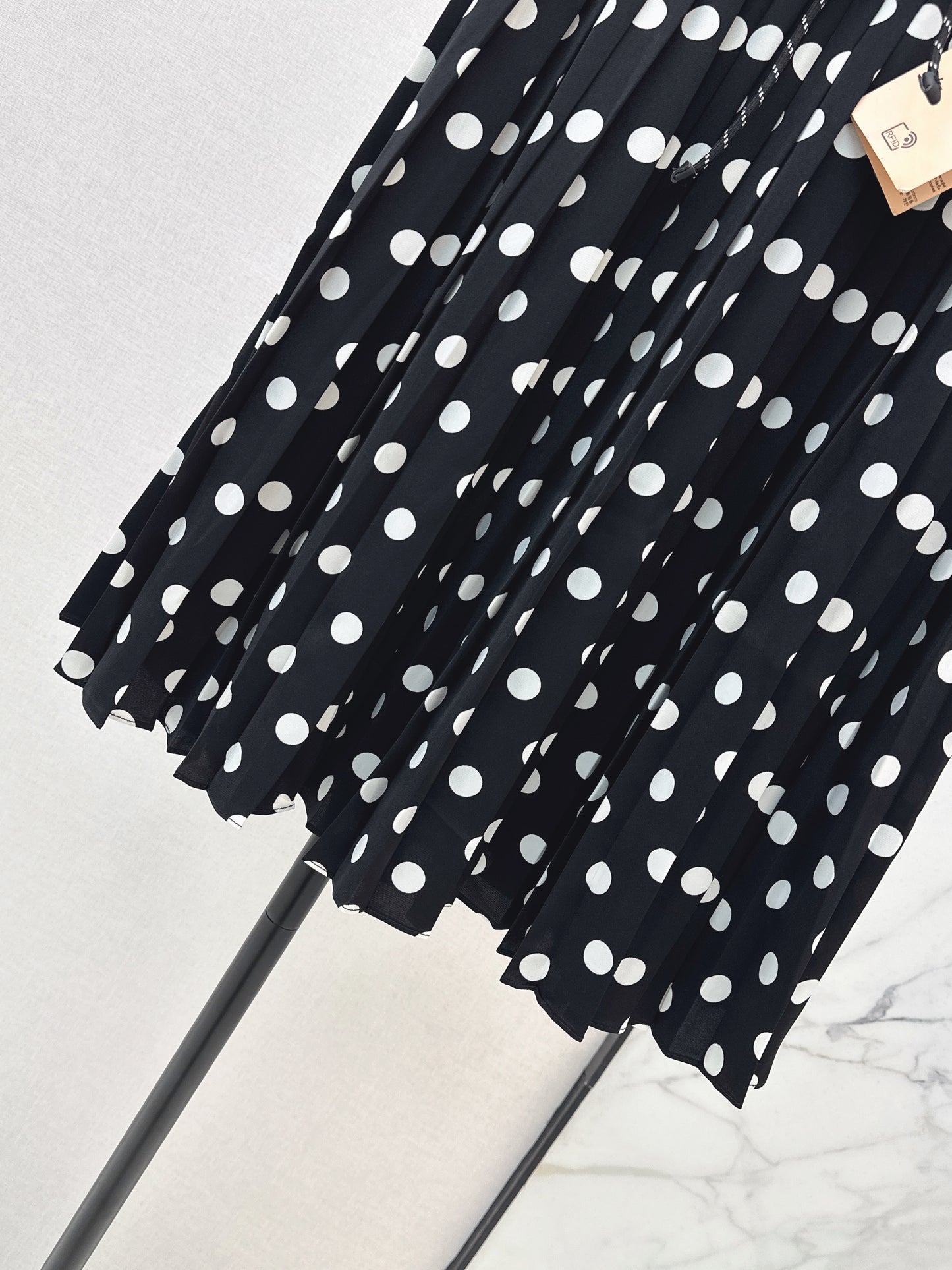 26ss Polka dot pleated midi skirt