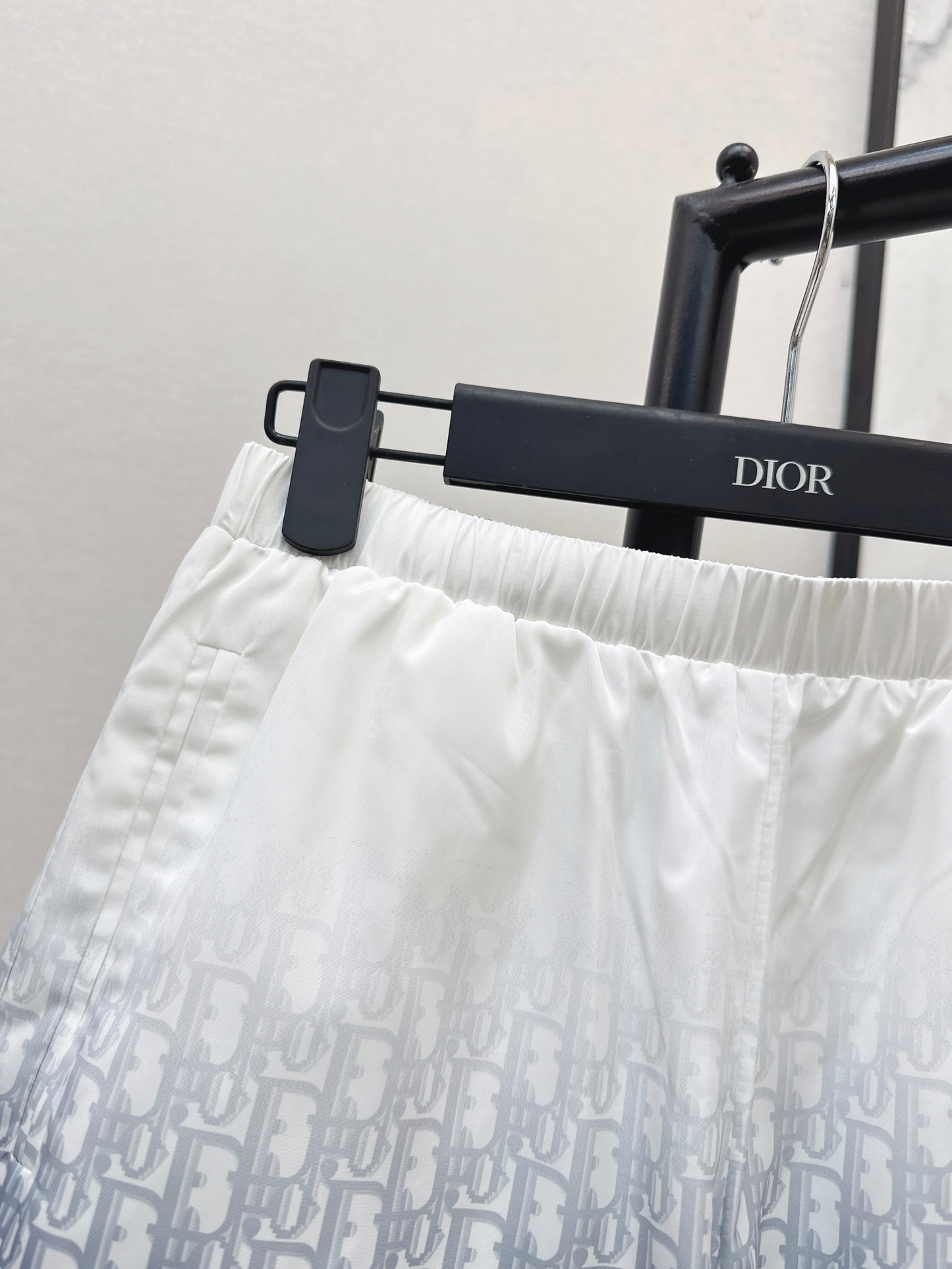 26ss Gradient logo elastic waist shorts
