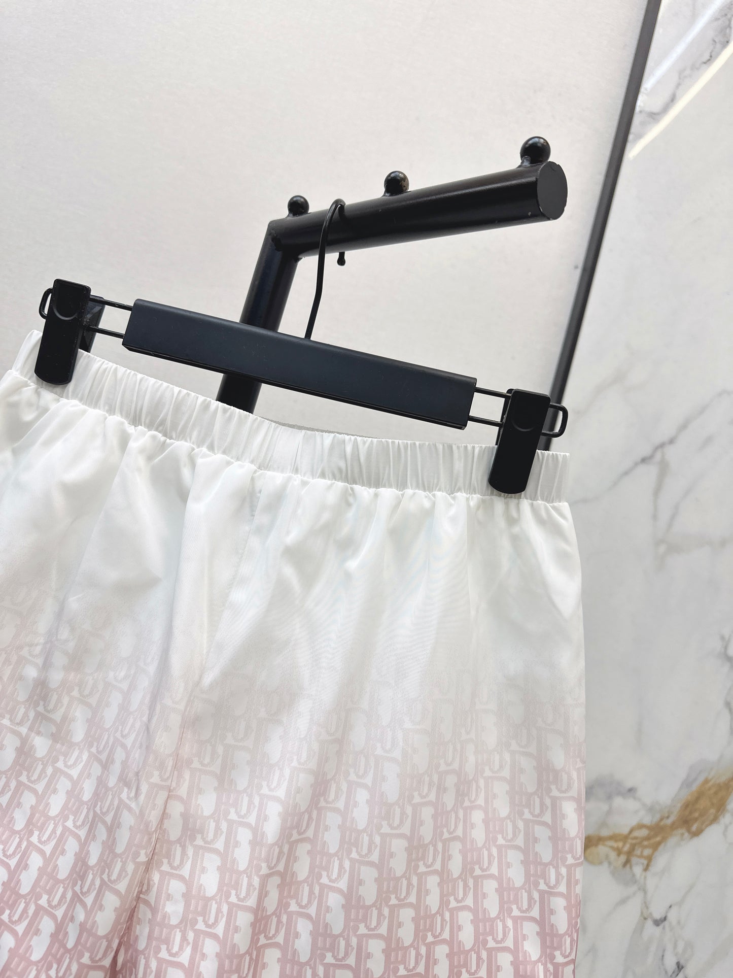 26ss Gradient logo elastic waist shorts