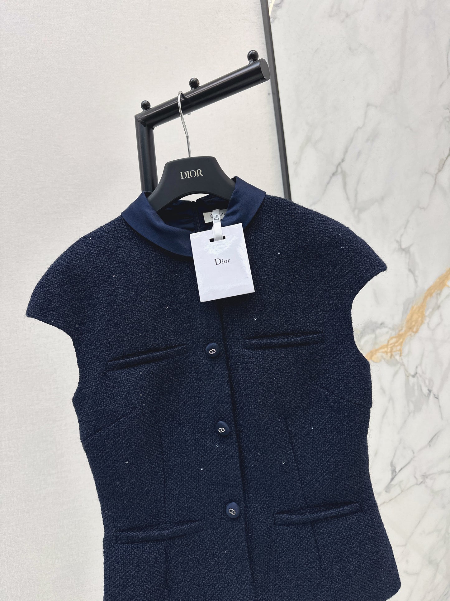 26ss Stand-up collar, fitted waist knitted top